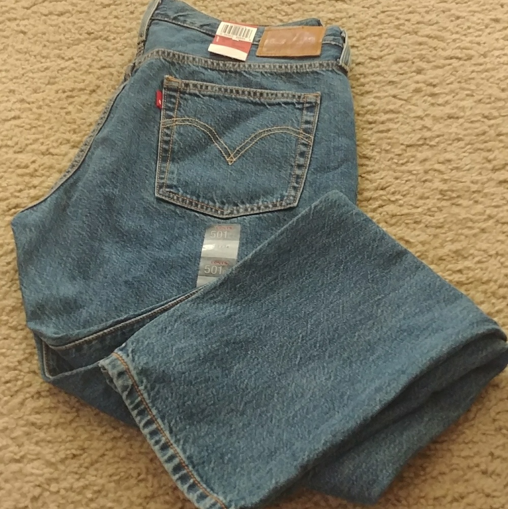 New Levis Women (New)